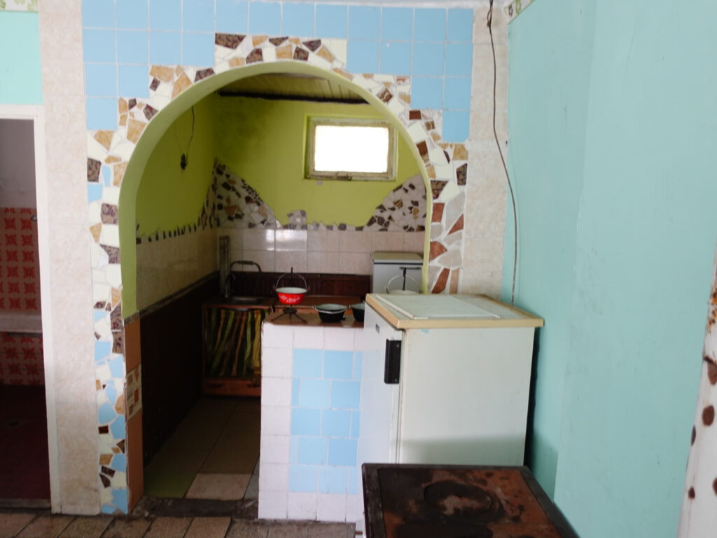 Haus in Ungarn kaufen
3 Zimmerhaus mit großen Grundstück für Selbstversorgung oder Tierhaltung