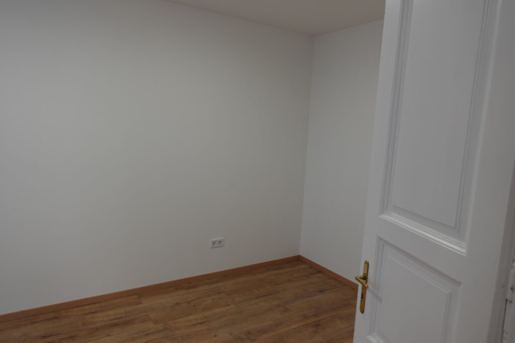 Sie wollen ein Haus in Ungarn kaufen? In Kalocsa steht ein bezugsfertiges Stadthaus zum Kauf bereit. Sie wollen ein Haus in Ungarn kaufen?
In Kalocsa steht ein bezugsfertiges Stadthaus zum Kauf bereit.