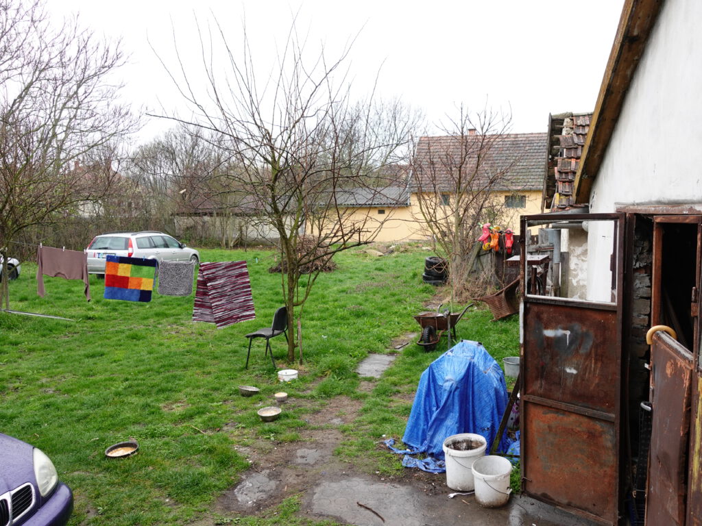 Haus in Ungarn kaufen. Großes 4- Zimmerhaus mit grünem Garten.
