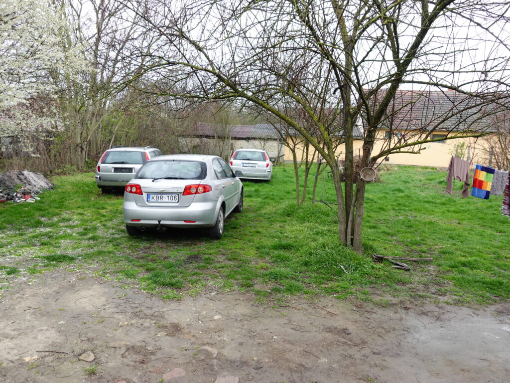 Haus in Ungarn kaufen. Großes 4- Zimmerhaus mit grünem Garten.