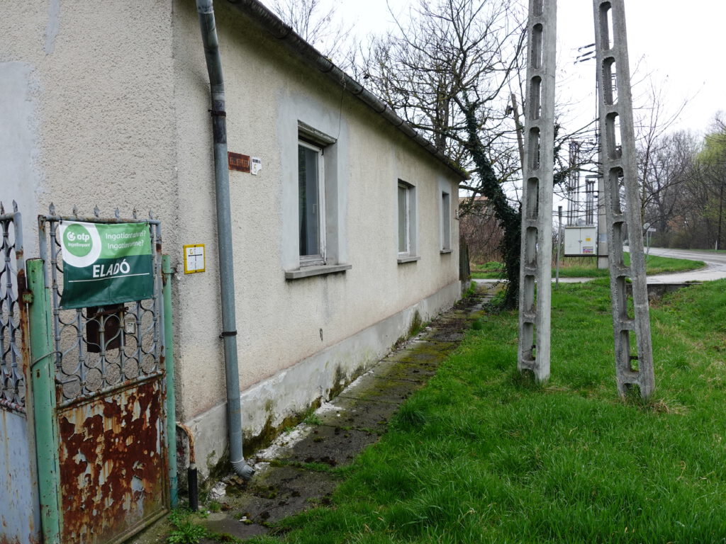 Haus in Ungarn kaufen. Großes 4- Zimmerhaus mit grünem Garten.