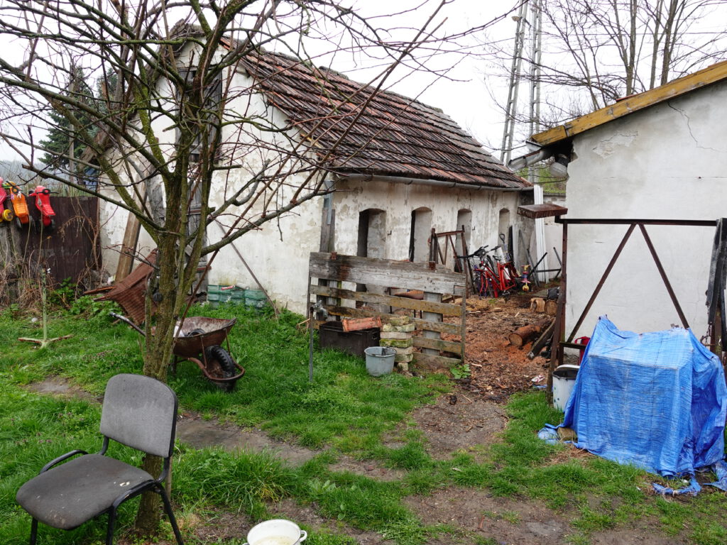 Haus in Ungarn kaufen. Großes 4- Zimmerhaus mit grünem Garten.