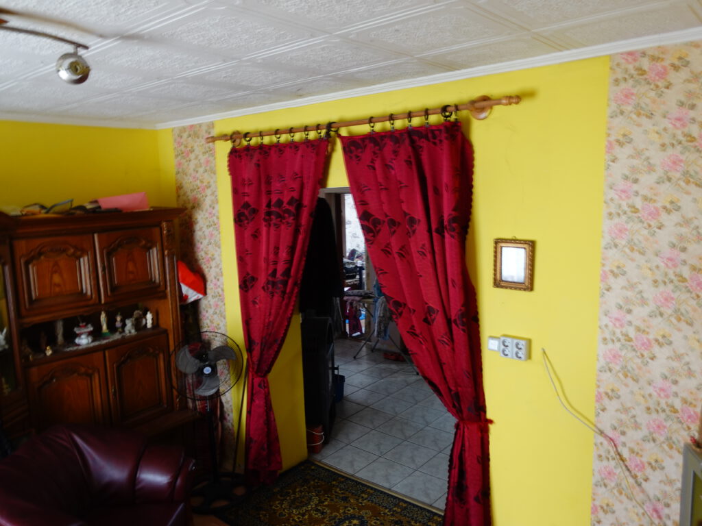 Haus in Ungarn kaufen. Großes 4- Zimmerhaus mit grünem Garten.