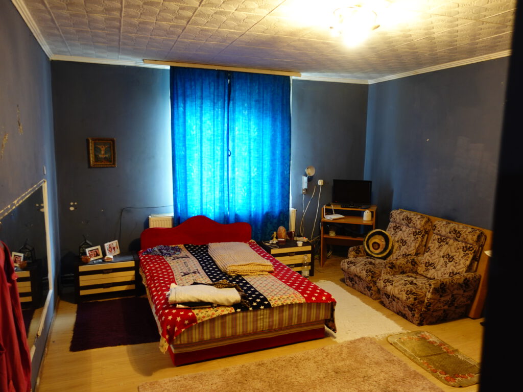 Haus in Ungarn kaufen. Großes 4- Zimmerhaus mit grünem Garten.
