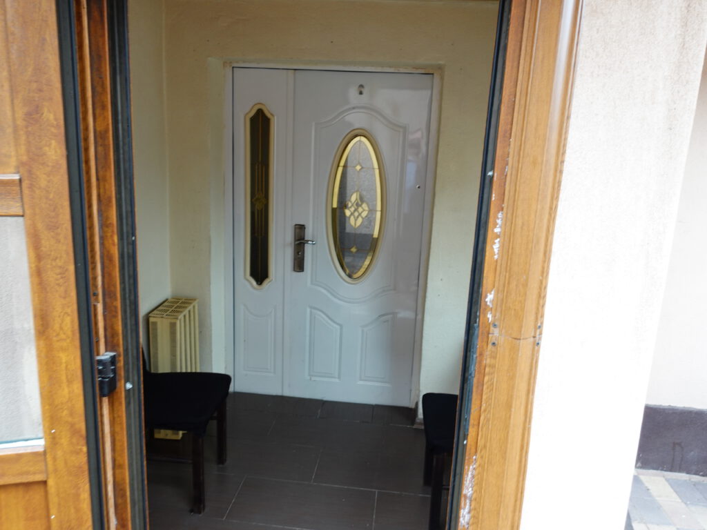 Haus in Ungarn kaufen. Kiskórös 2-stöckiges Stadthaus, 3 Zimmer, große Wohnküche mit