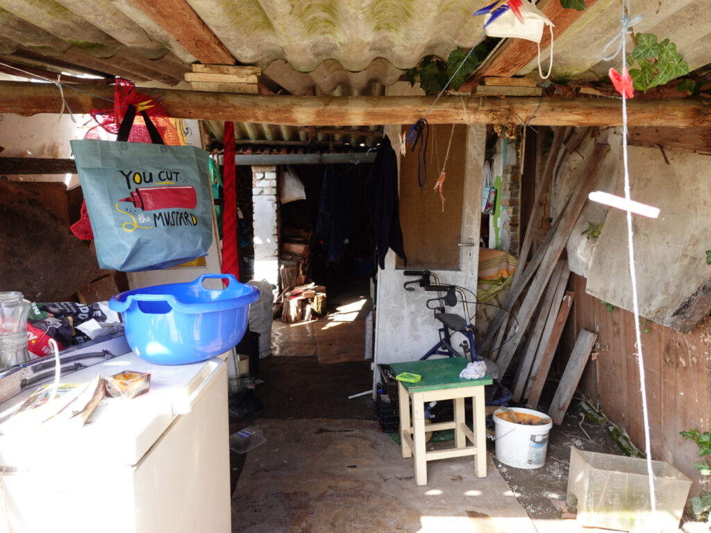 Haus in Ungarn kaufen
mit großem Garten, viele Obstbäume 108qm großem Haus in ruhiger Seitenstraße in Südungarn