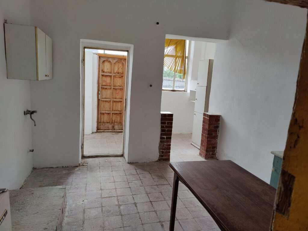 Haus in Ungarn kaufen
mit Garten und Obstbäumen
Großes Haus in ruhiger Seitenstraße in Südungarn